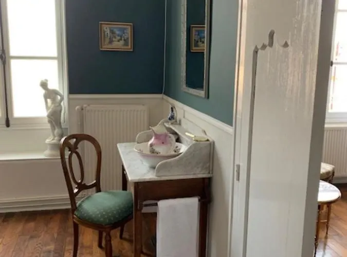 Alojamento de Acomodação e Pequeno-almoço Maison De L'aumance 4*